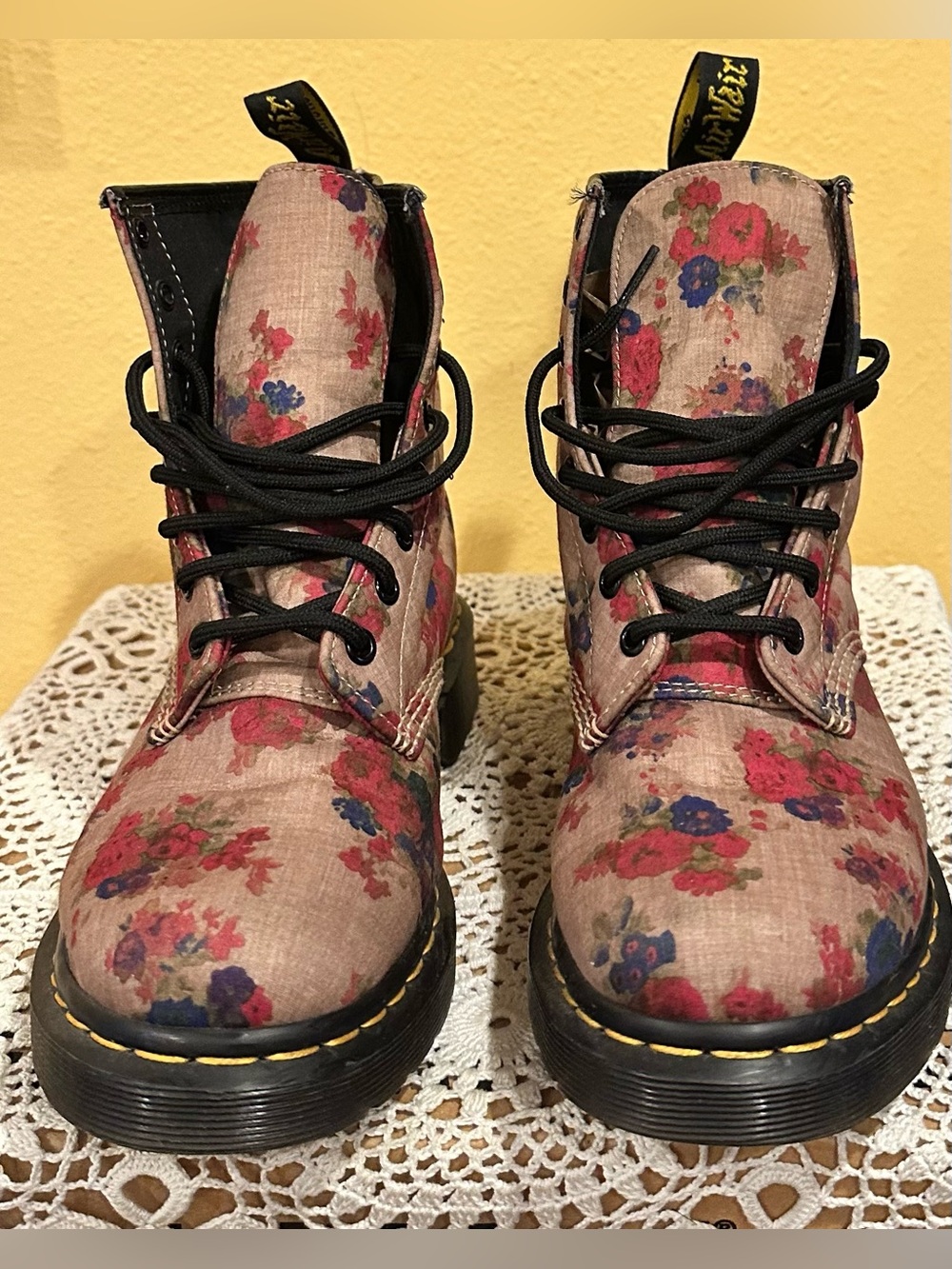 Dr. Martens Castel boots in a Vintage Bouquet floral canvas pattern Sz 7